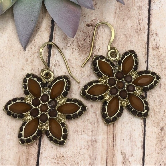 🌼 Brown Daisy Flower Gold Dangle Earrings - Picture 1 of 2